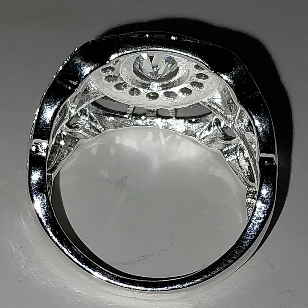 Sophisticated Men's 925 Silver Ring with Oval Centerpiece Sz 10